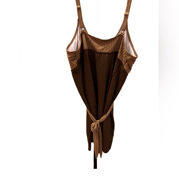 Gorgeous 2 Piece Swimsuit. Brown/Tan. Super Flattering & Comfortable. Size 3X. - Picture 6 of 7